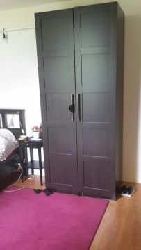 kledingkast alleen enkele maanden oud moet overgenomen worden met bed voor 350