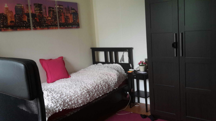 bed enkele maanden oud moet overgenomen worden met kledingkast voor 350